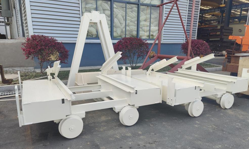 Hídkocsi autokláv előtt