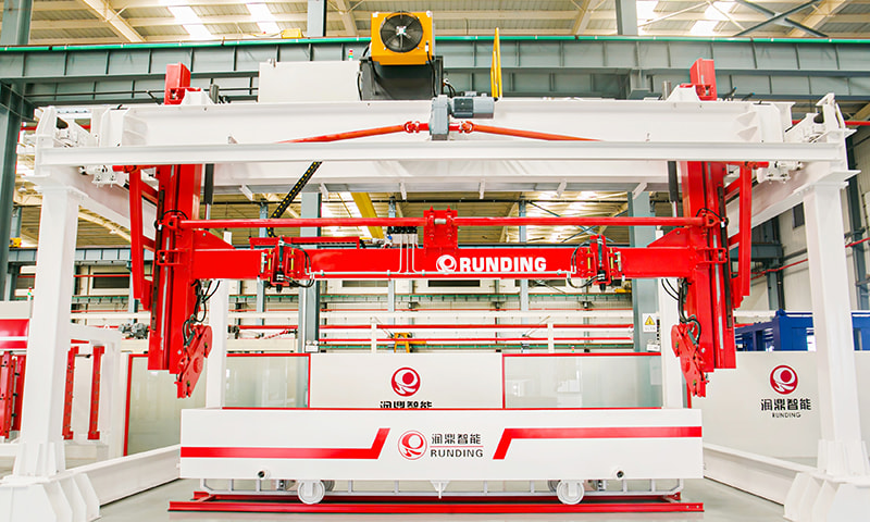 Penész dőlés daru és serpenyő